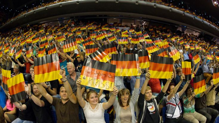 Foto Conny Kurth: 2013 standen die Fans in Berlin kopf, als die DVV-Frauen in das EM-Finale einzogen.