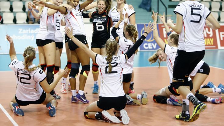 Foto CEV: Überschwängliche Freude bei den DVV-Juniorinnen nach Platz sieben bei der EM.