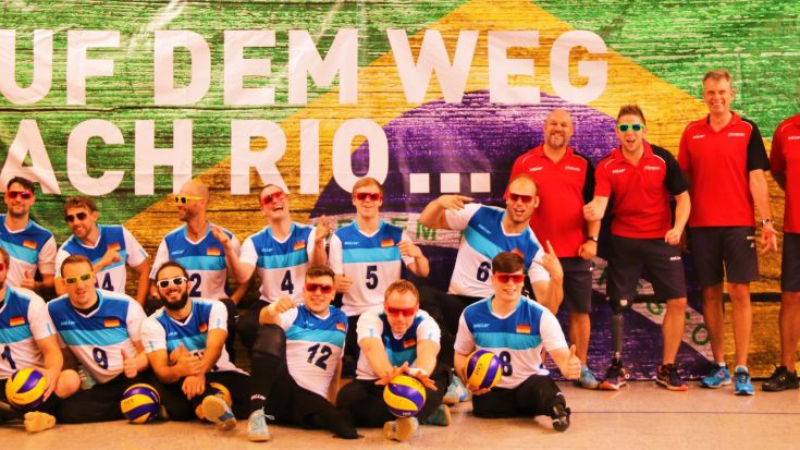 Foto Christian Heintz: Schon mal im Rio-Style: die deutschen Sitzvolleyballer.