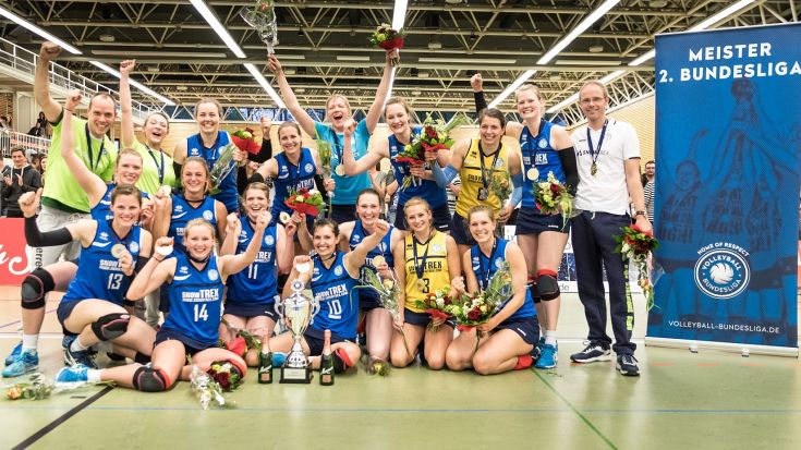 Foto Martin Miseré: Die Volleyballerinnen vom Team DSHS SnowTrex Köln jubelten über die Meisterschaft.