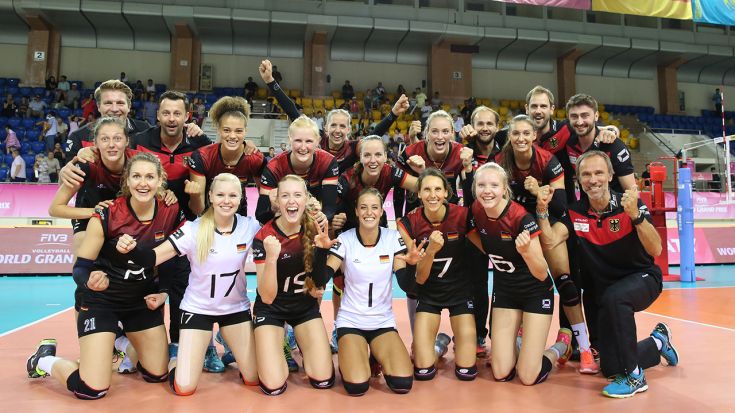 Foto FIVB: Die Mannschaft jubelt über den dritten Sieg in Kasachstan