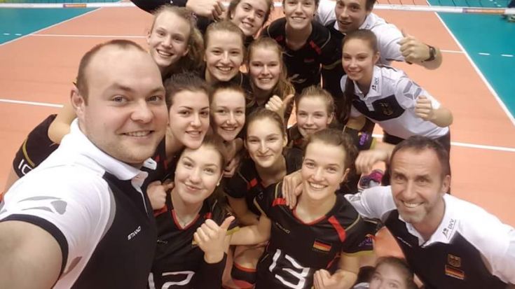 Foto DVV: Das erste Sieger-Selfie bei der EM-Qualifikation in Ungarn.