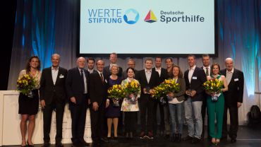 Foto Treudis Naß für Deutsche Sporthilfe: Die Preisträger und Laudatoren auf einem Blick.