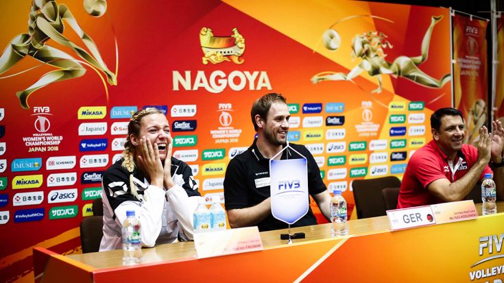 Foto FIVB: Der Moment der Überraschung auf der Pressekonferenz.