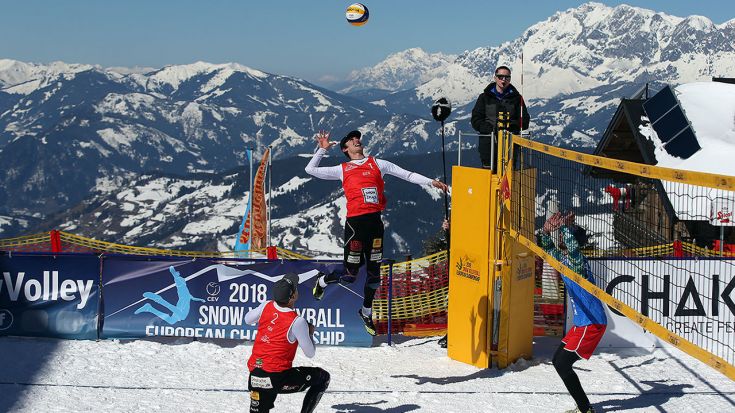 Foto CEV: Snow-Volleyball bietet Spiele im Umfeld von einmaligen Kulissen.