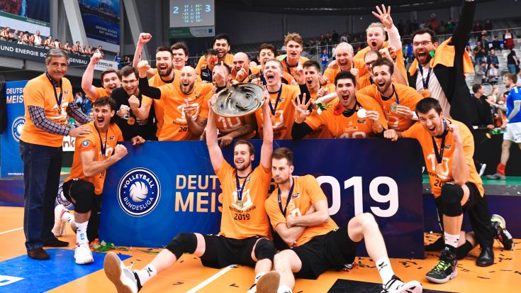 Foto Günter Kram: Titel verteidigt: Die BR Volleys werden zum vierten Mal in Serie Meister.