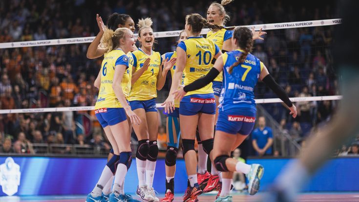 Foto Sebastian Wells: Jubelten 2017 über den Supercup-Sieg in der TUI Arena: die Frauen vom SSC Palmberg Schwerin