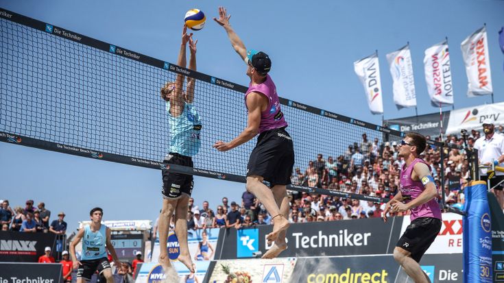 Foto Hoch Zwei/Joern Pollex: Am Wochenende gibt es auf der Insel Fehmarn hochklassigen Beach-Volleyball Sport.