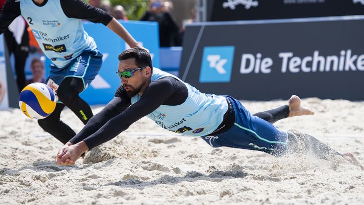 Foto Hoch Zwei: Der Beach-Volleyball startet wieder.