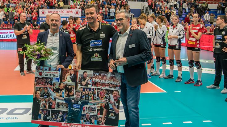 Foto Dirk Michen: Institution in Dresden: Trainer Waibl wurde im letzten Jahr für sein 350. Pflichtspiel geehrt.