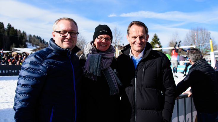 Foto Conny Kurth: v.l.n.r.: Martin Beckel, Bürgermeister von Oberstaufen, Nicole Fetting, DVV-Generalsekretrin und DOSB-Präsident Alfons Hörmann.