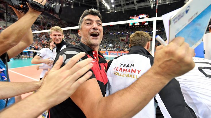 Foto CEV: Ein historischer Moment: Andrea Giani jubelt mit seinem Team erstmals über den ersten EM-Finaleinzug eines deutschen Teams.