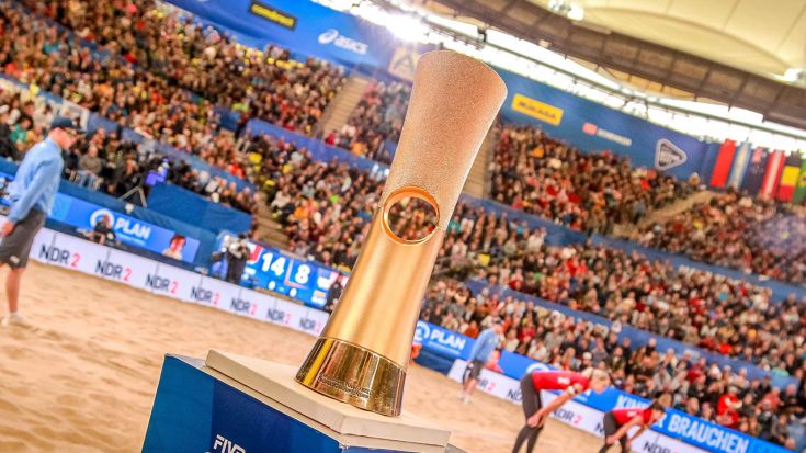 Der WM-Pokal 2019 bei der letzten WM in Hamburg. Foto: FIVB