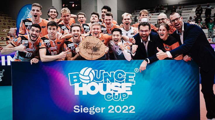 Die BERLIN RECYCLING Volleys sind der erste Bounce House Cup-Sieger in der Geschichte des deutschen Volleyballs. Foto: Justus Stegemann