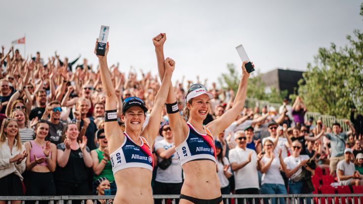 Cinja Tillmann (links) und Svenja Müller feiern ihren ersten gemeinsamen Sieg auf der GBT. (Foto: Justus Stegemann)