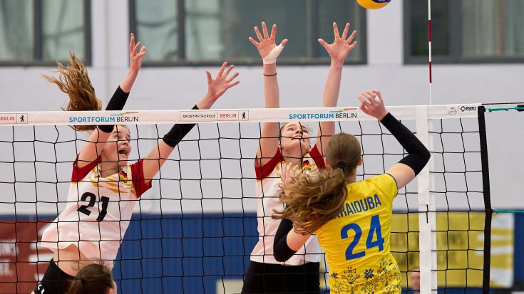 Knappe Niederlage: Die deutsche Frauen-Nationalmannschaft mit Camilla Weitzel und Rica Maase hat das Länderspiel gegen die Ukraine mit 2:3 verloren. (Foto: Frank Ziegenrücker)