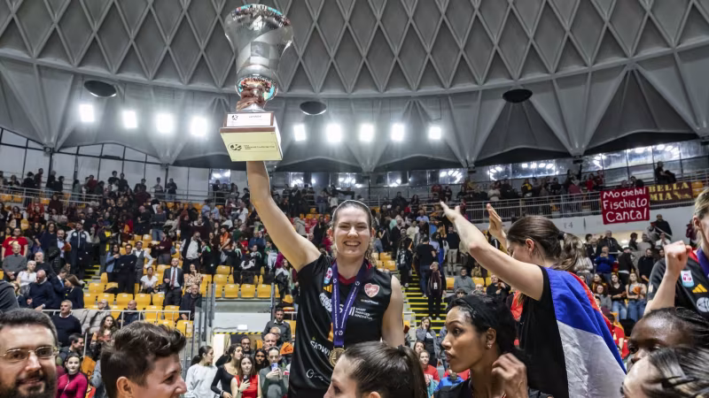 Marie Schölzel gewinnt mit Roma den Challenge Cup