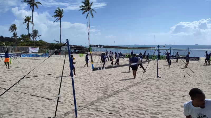 (Beach)-Volleyballer*innen aus Deutschland und Tansania gestalten die gemeinsame Zukunft