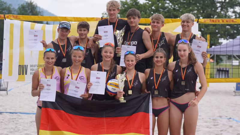 Fischer/Herrmann und Bungert/Takano sind deutsche U17 Beach-Volleyball Meister