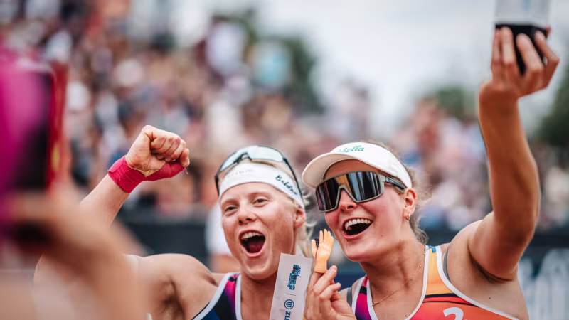 Erster Sieg auf der GBT: Anna Behlen und Sarah Schulz triumphierten in München. (Foto: Justus Stegemann)