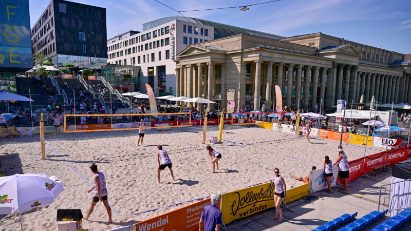 Der Stuttgarter Schlossplatz ist ein Strand