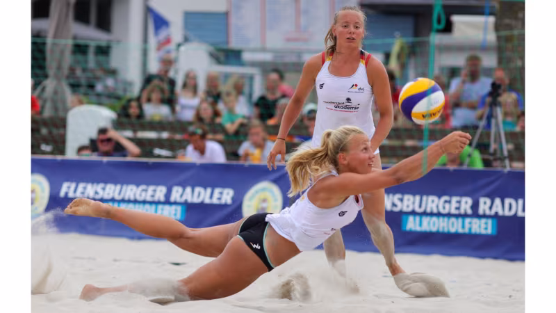 Die Deutschen Meisterinnen Annika Berndt (Abwehr) und Kim Prade