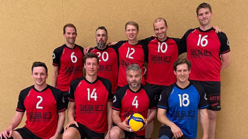 Die neuen deutschen Meister Ü35 mit den ehemaligen Nationalspielern Jochen Schöps und Christian Dünnes