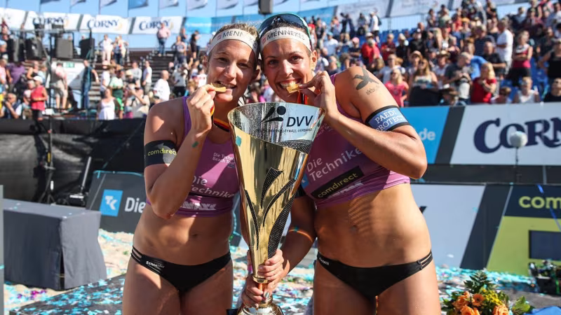 Foto HochZwei: Der Gewinn der Deutschen Meisterschaft 2018 mit Isabel Schneider (li.)