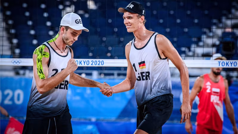 Foto FIVB: Julius Thole und Clemens Wickler sind bei Olympia angekommen.