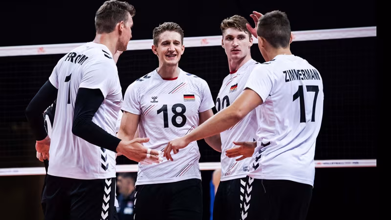 Foto FIVB: v.l.n.r.: Christian Fromm, Florian Krage, Linus Weber und Jan Zimmermann starten nach der VNL auch in die EM-Vorbereitung.
