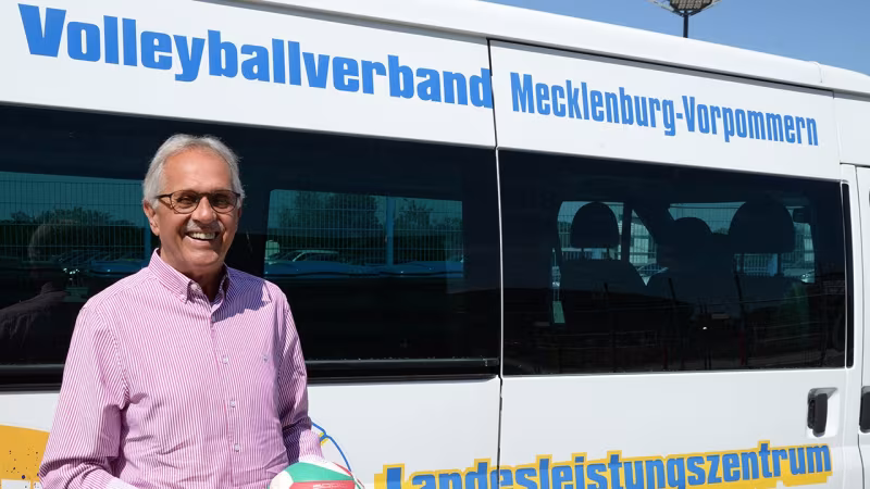 Holger Stenzel erhält Auszeichnung Gold mit Brilliant - Laudatio René Hecht