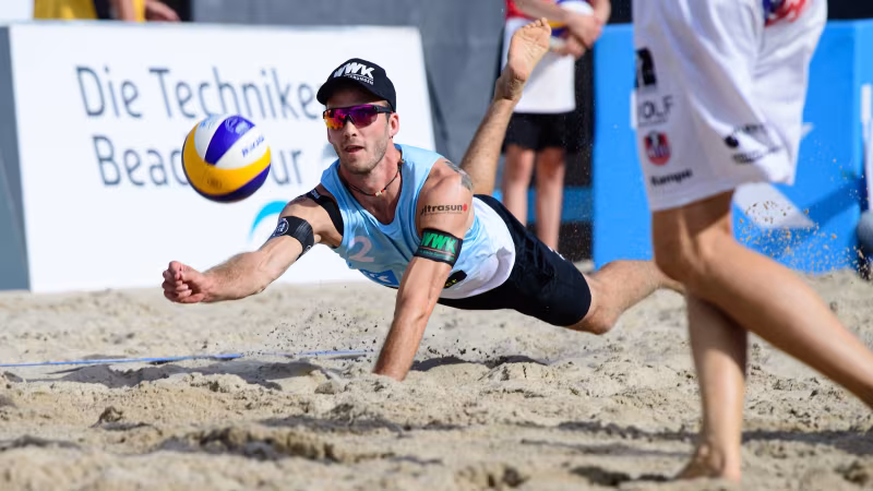 Foto Conny Kurth: Clemens Wickler ist mit Julius Thole ins Viertelfinale geflogen.