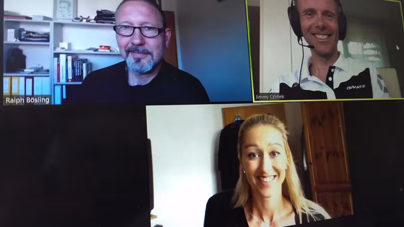 Foto (privat): Zuspielerin Mareike Hindriksen in der Online-Video-Prüfung zusammen mit Lehrwart Ralph Bösling und Ausbildungsleiter sowie Prüfer Dr. Jimmy Czimek