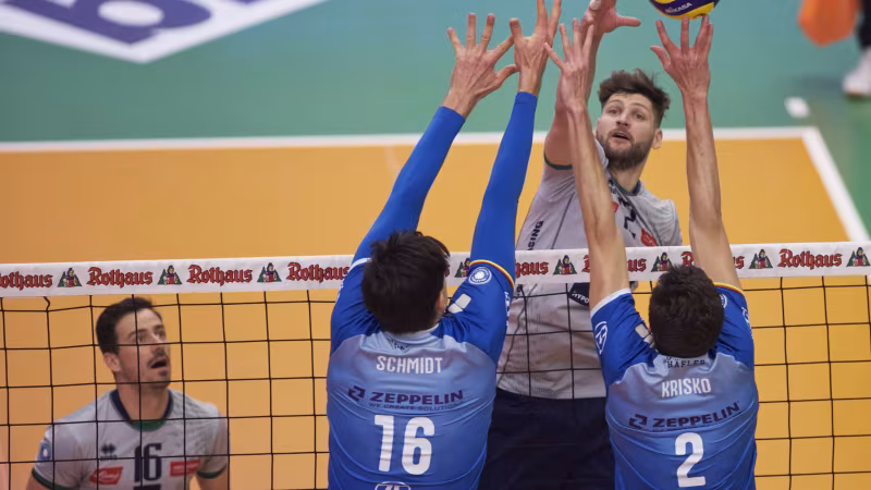 Foto Günter Kram: Kampf um jeden Punkt und Platz zwei: Haching, Friedrichshafen und Frankfurt.