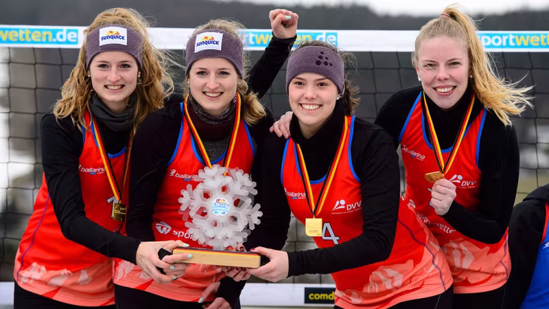 Foto Conny Kurth: Die Overländer-Zwillinge und Charlotta Werschek (1.v.r.) wollen den Titel verteidigen.