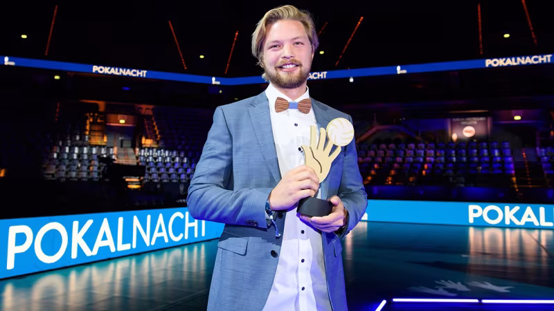 Foto Conny Kurth: Tim Noack erhielt das Goldene Händchen für sein Engagement im Kampf gegen Plastik.  