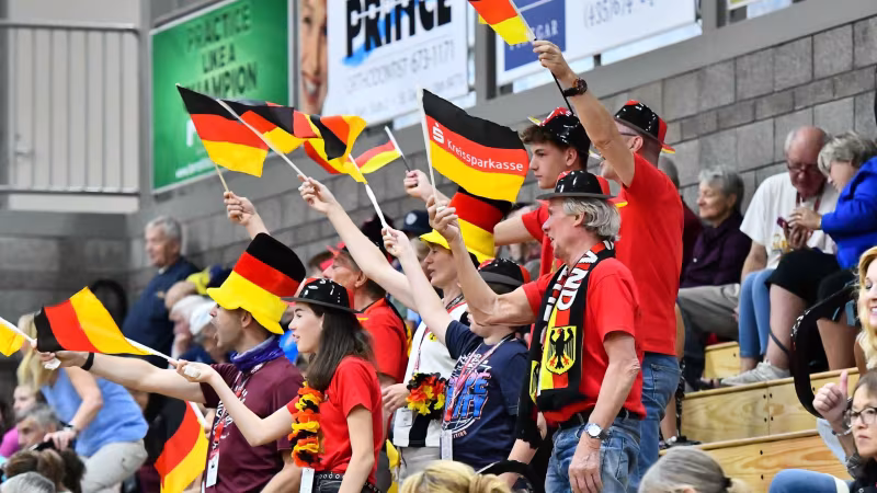Auch die deutsche Fankolonie gab bei jedem Spiel ihr Bestes, feuerte unermüdlich und lautstark an.