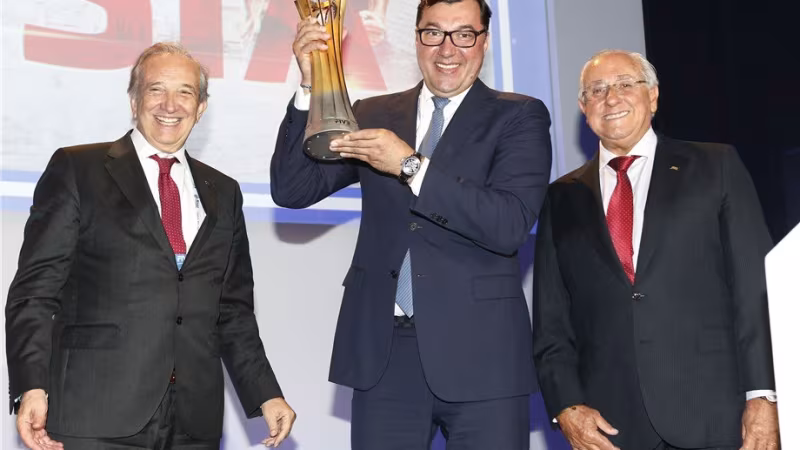 Foto FIVB: FIVB Präsident Ary Graça (rechts) mit Russlands Volleyball-Präsident Stanislav Shevchenko (Mitte) und Italiens Volleyball-Präsident Pietro Bruno Cattaneo (links)