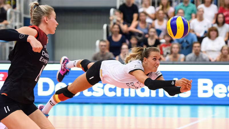 Foto Conny Kurth: Lenka Dürr begeisterte mit ihren Flugeinlagen
