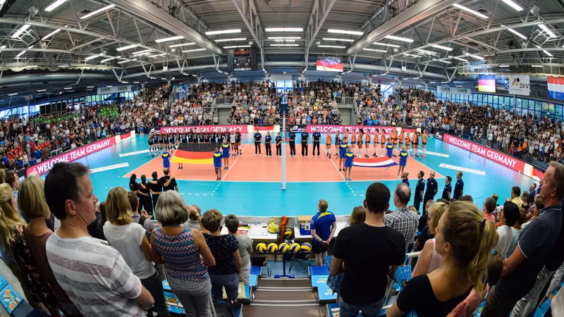 Foto Conny Kurth: Die Sporthalle Berg Fidel war bis auf den letzten Platz gefüllt und schon am Dienstag ausverkauft.