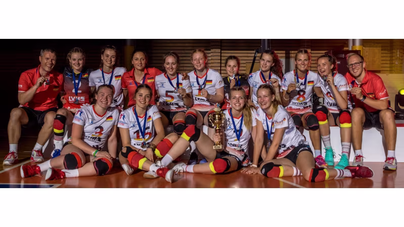 Die Schülerinnen des Pascal-Gymnasiums Münster nach der Siegerehrung - Foto: Pascal-Gymnasium Münster