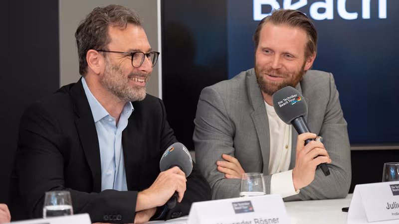 „ran“-Sportchef Alexander Rösner (links) präsentierte mit Olympiasieger Julius Brink die umfangreichen Übertragungen 