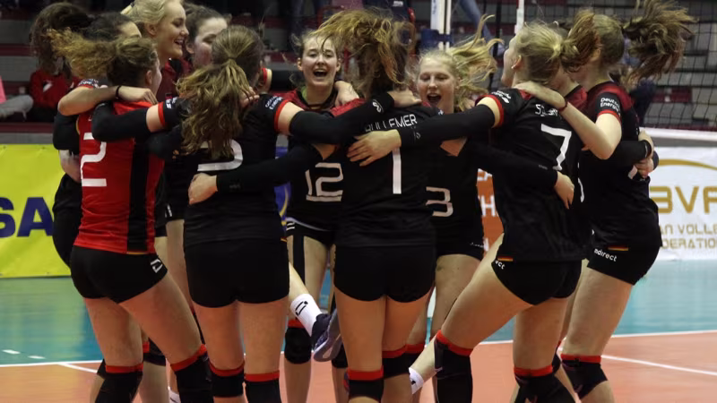Foto CEV: Das deutsche Team feiert die EYOF Qualifikation