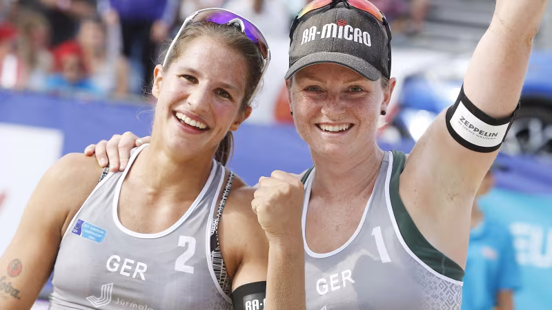 Foto CEV- Chantal & Julia jubeln über den Einzug ins Halbfinale