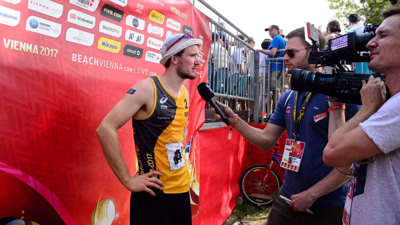 Foto FIVB: Nach der zweiten Niederlage stand Lars in der Mixed-Zone Rede und Antwort