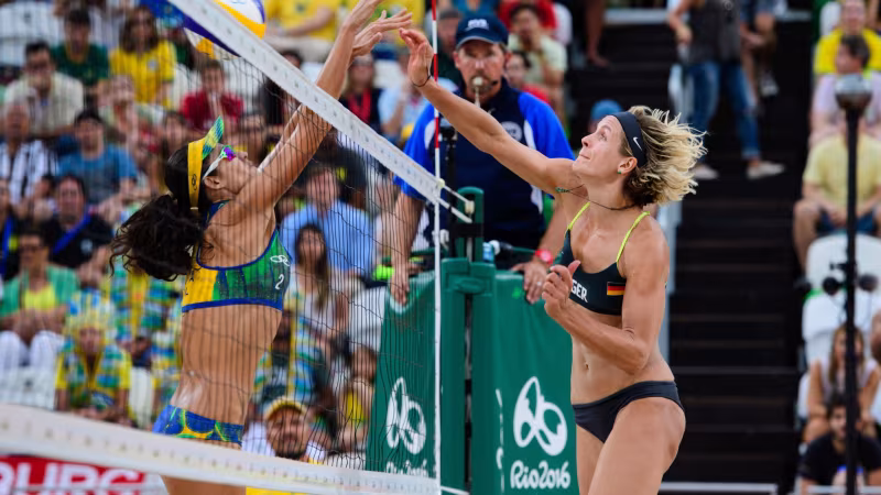 Foto FIVB: Aufgrund einer Schulter-OP konnte Laura Ludwig zu Beginn der Saison noch nicht voll angreifen