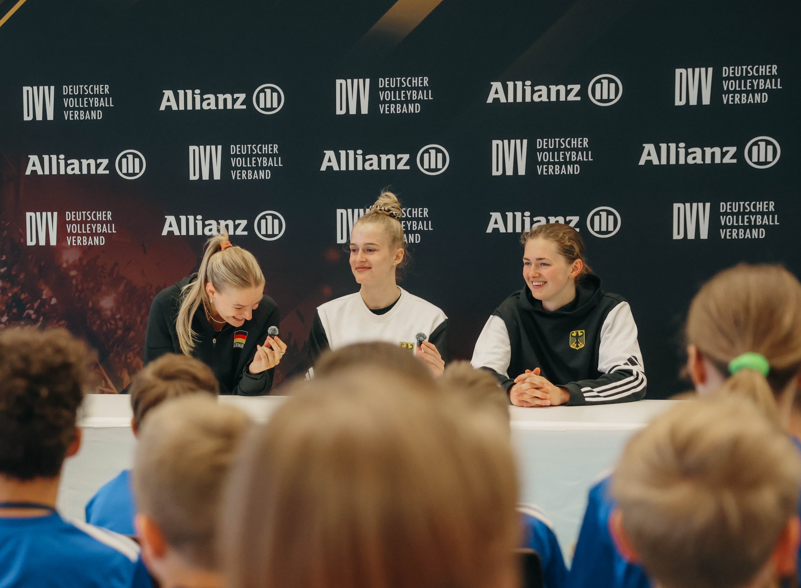 Kinder-Pressekonferenz im Rahmen eines Länderspiels. Foto: Linnea Schneider
