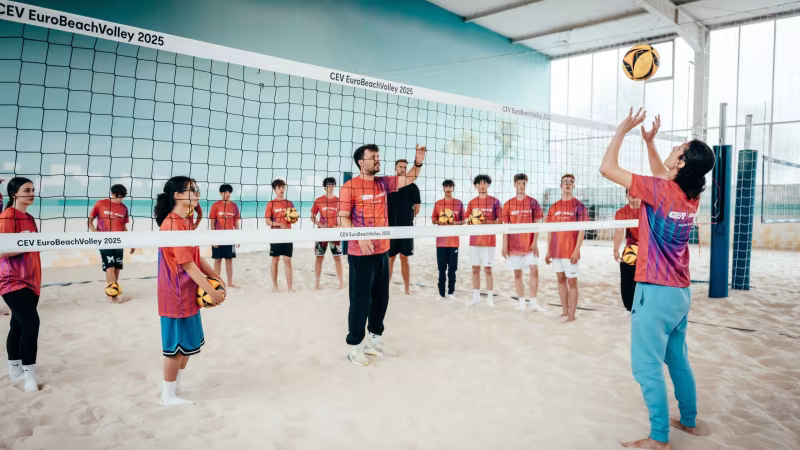 GBT x Allianz machen Schule: Kinder und Jugendliche erleben Beachvolleyball hautnah