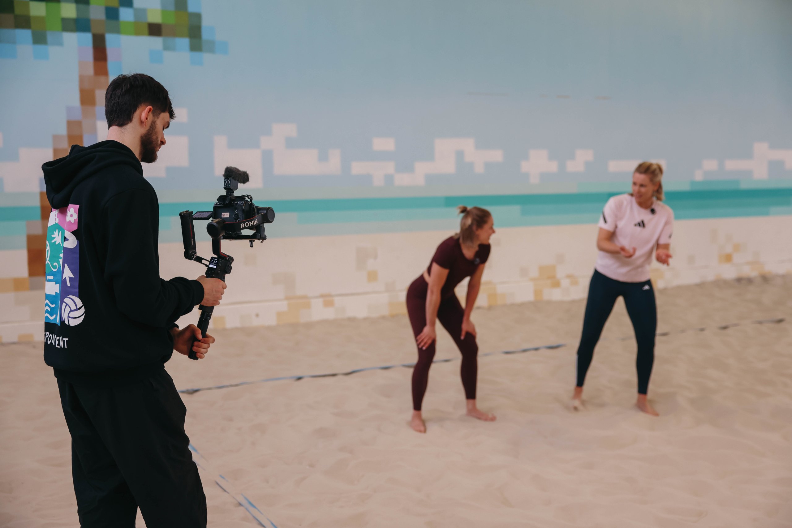 Karla Borger mit Leichtathletin Lisa Mayer im Training. Foto: Linnea Schneider